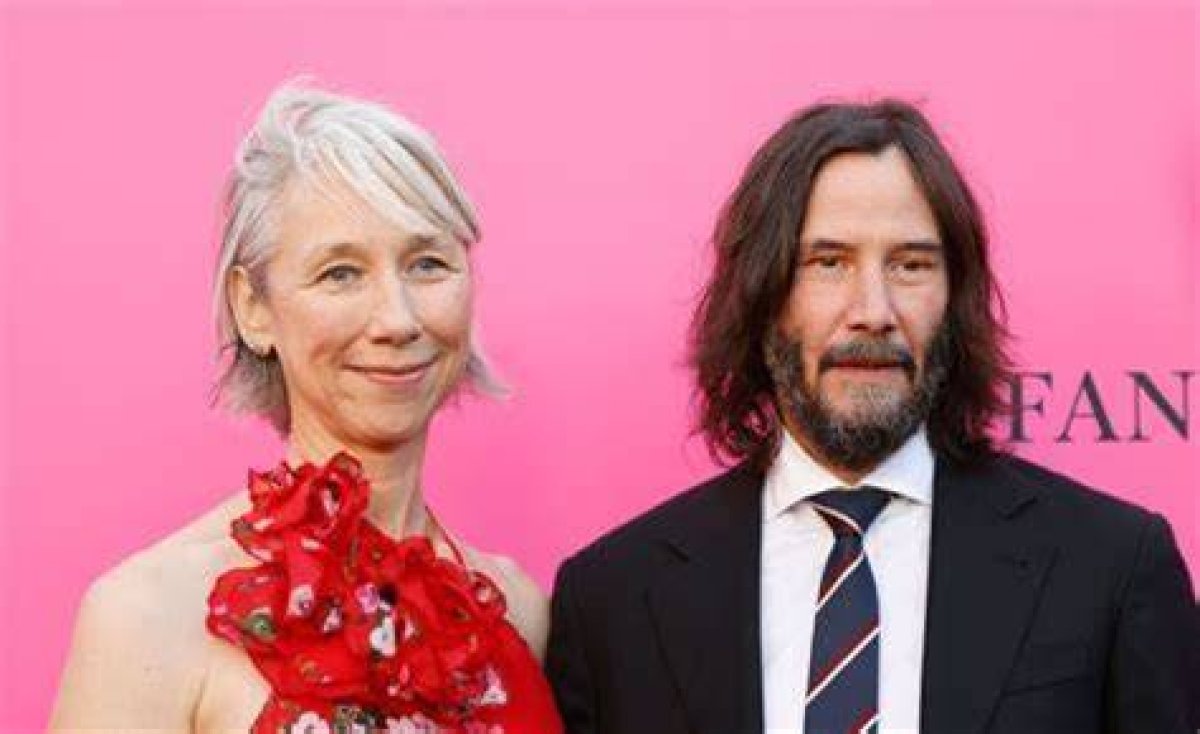 Exploring the Bond Between Keanu Reeves and His Sister